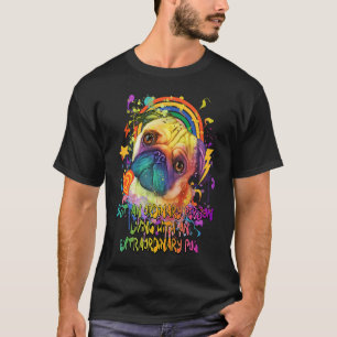 Camiseta Uma Pessoa Comum com Pug Extraordinário