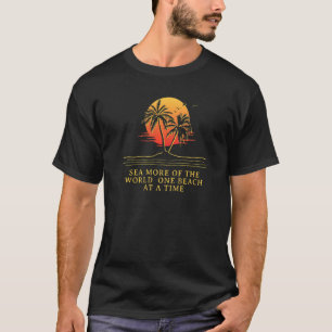 Camiseta Uma praia em um período de viagem no oceano Viagem