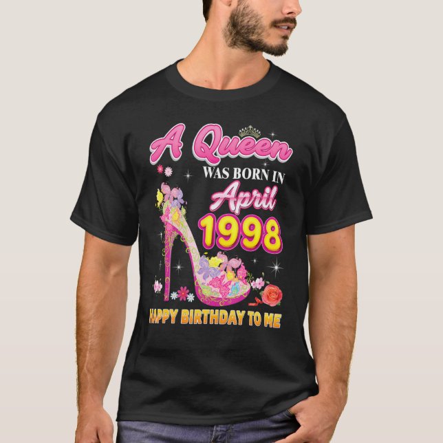 Camiseta Uma Rainha Foi Nascer Em Abril De 1998 Feliz Anive (Frente)