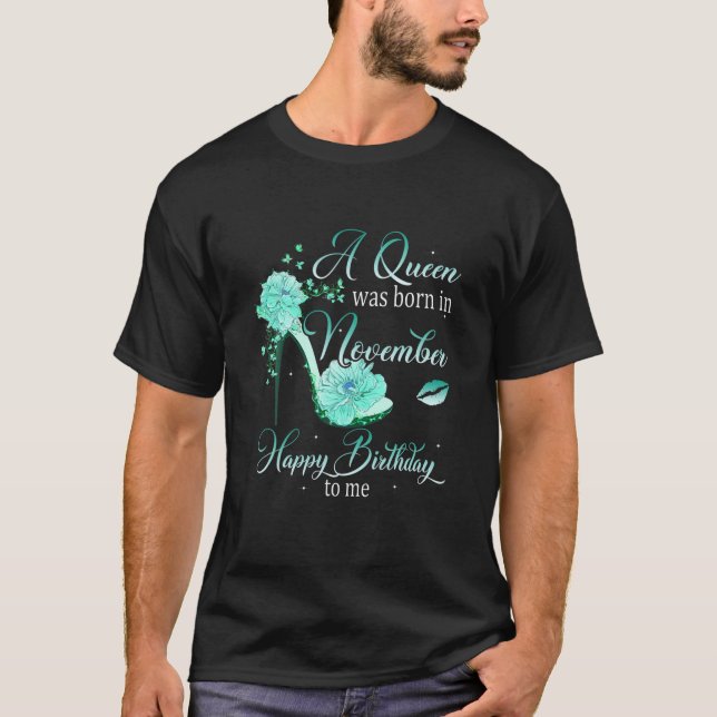 Camiseta Uma Rainha Foi Nascer Em Novembro Feliz Aniversári (Frente)