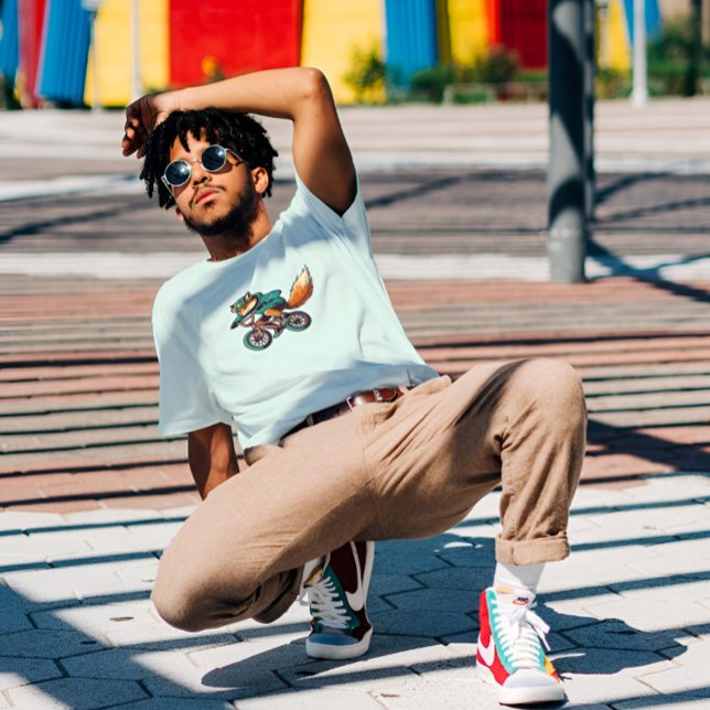 Camiseta Uma raposa andando de bicicleta BMX (Criador carregado)