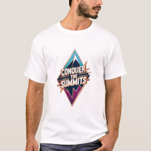 Camiseta Uma silhueta de pico de montanha com a frase "Conq