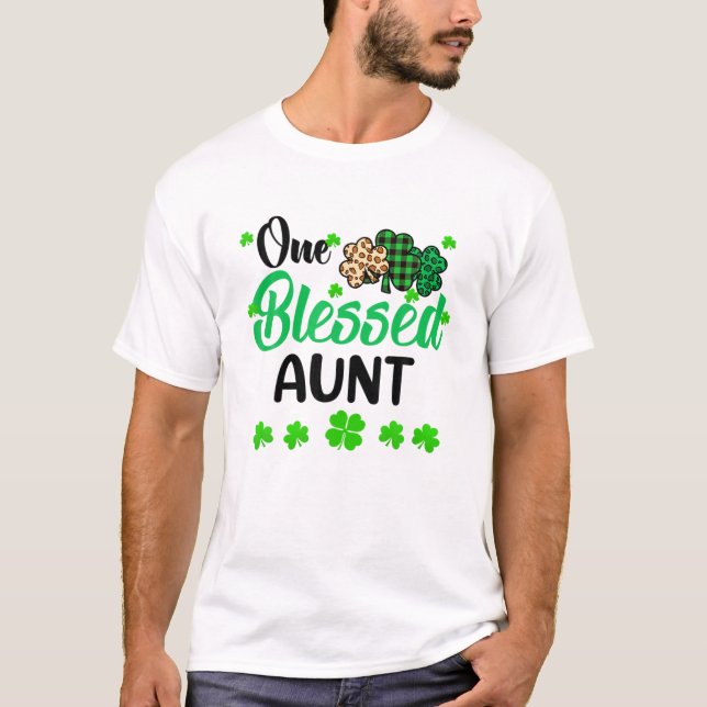 Camiseta Uma Tia Sortuda Rua Clover. Dia de Patrick Irlandê (Frente)