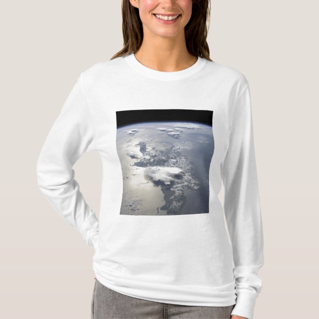 Camiseta Uma visão panorâmica da ilha de Hispaniola (Frente)