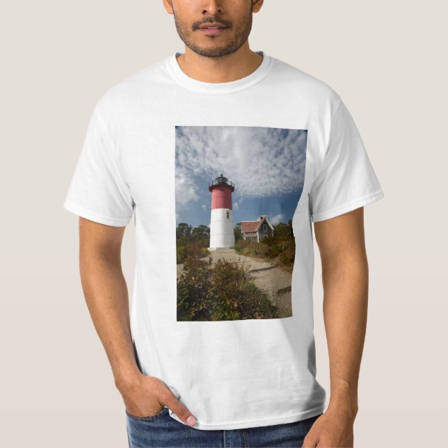 Camiseta Uma Visão Vertical Do Farol De Nauset. Dois Para (Frente)