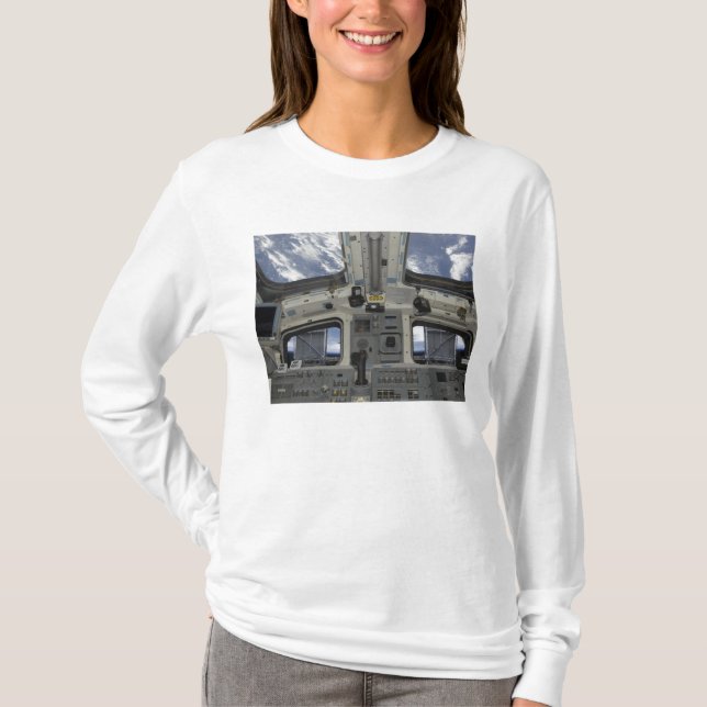 Camiseta Uma vista de dentro da cabina de pilotagem (Frente)
