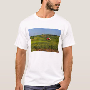 Camiseta Uma vista panorâmica de um celeiro em Moscow Idaho