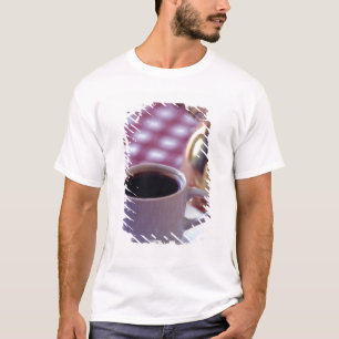 Camiseta Uma xícara de café árabe. Síria. O Meio