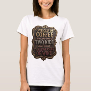 CAMISETA UMA XÍCARA DE CAFÉ E DEPOIS CUIDAR DE DOIS FILHOS 