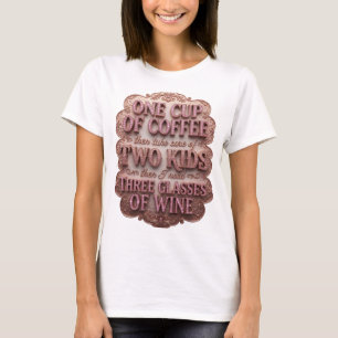 Camiseta UMA XÍCARA DE CAFÉ E ENTÃO CUIDAR DE DOIS FILHOS v