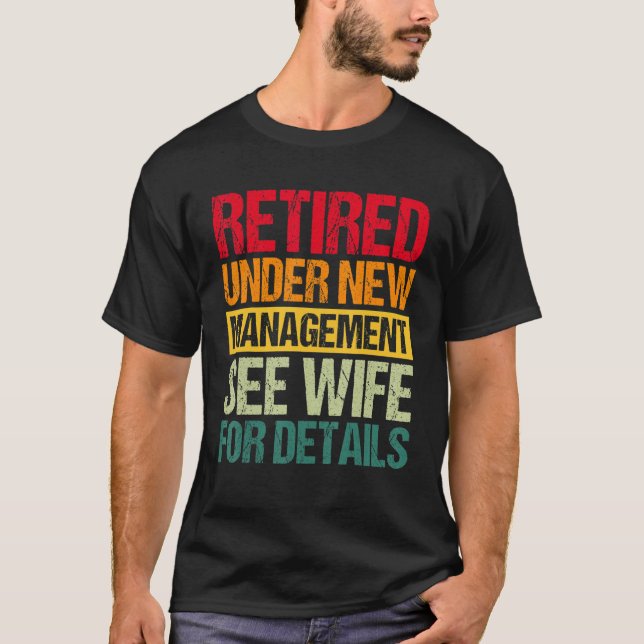 Camiseta Under New Management See Wife For Details  Retirem (Frente)