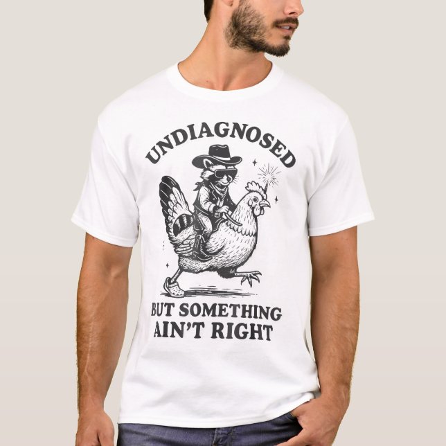 Camiseta Undiagnosed But Something Ain'T Right Raccoon  (Frente)