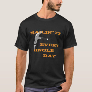 Camiseta Unhas Engraçadas e Design de martelo para contrat