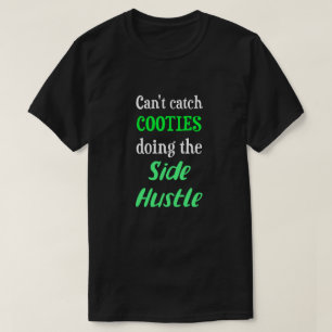 Camiseta Uni Texto Verde Sobre As Cooties Laterais De Hustl