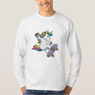 Camiseta Unicorn como skater com skate