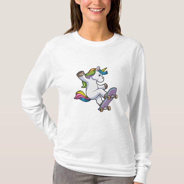 Camiseta Unicorn como skater com skate (Frente)
