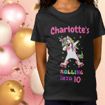 Camiseta Unicorn Dabbing Roller Skating Birthday com Nome<br><div class="desc">Cilindro de Dabbing Unicorn,  Patinando Aniversário com Nome T-Shirt. Camiseta de aniversários. Personalize adicionando o nome e a idade do seu filho! Itens correspondentes disponíveis.</div>