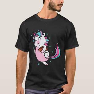 Camiseta Unicorn jogando Rugby ou futebol