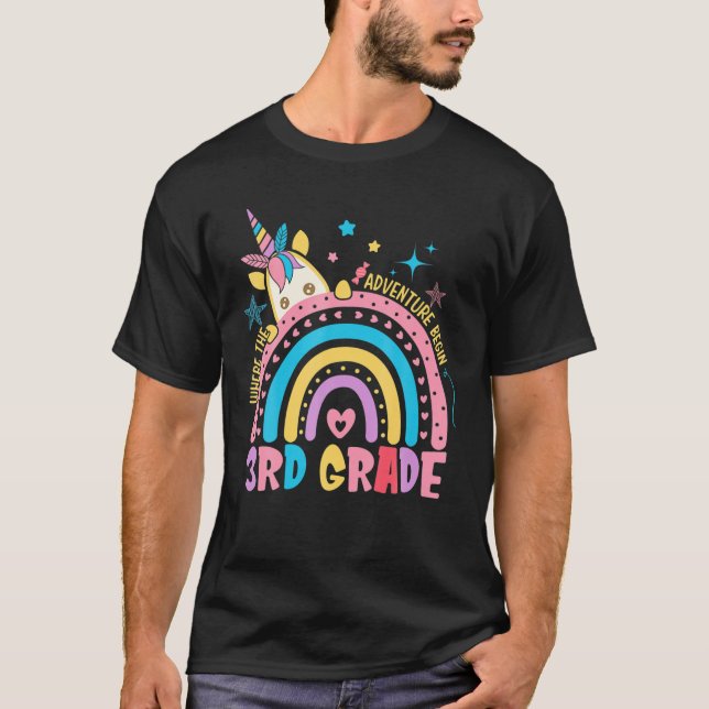 Camiseta Unicorn Rainbow 3Rd Grade Onde Começa A Aventura (Frente)