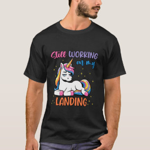 Camiseta Unicórnio Bonito Estético Ainda Trabalhando No Meu