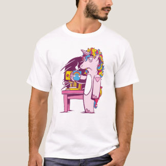 Camiseta unicórnio cansado com café