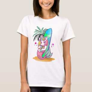 Camiseta Unicórnio com prancha na praia