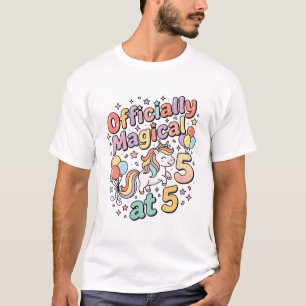 Camiseta Unicórnio Oficialmente Mágico em 5 Design de Fundo