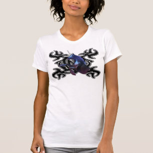 Camiseta unicórnio preto sobre a tatuagem