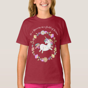 Camiseta Unicórnio Whimsical Dentro de uma Terra