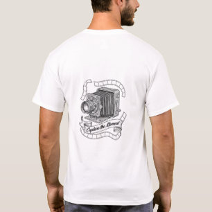 Camiseta Unisex Vintage Camera T-Shirt - "Capture the Momen