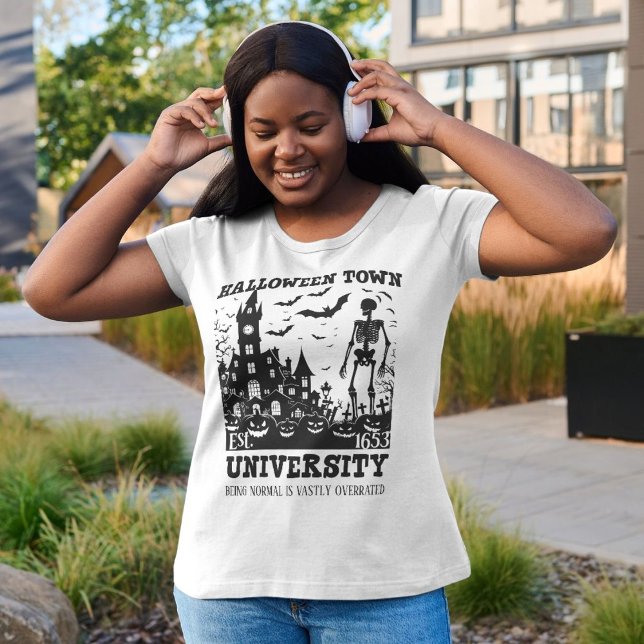 Camiseta Universidade de Halloween - Esqueleto Spooky (Halloween Town University – Spooky Skeleton T-Shirt)