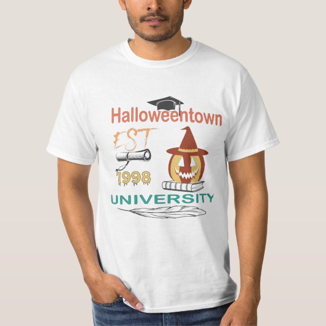 CAMISETA UNIVERSIDADE HALLOWEENTOWN EST 1998 (Frente)