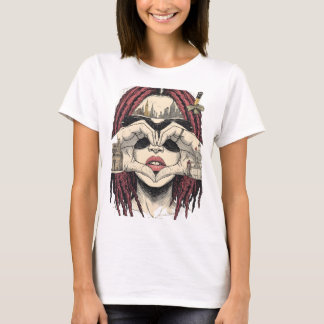 Camiseta Urban Heart Vision: Pink Dreads, City Skyline, and