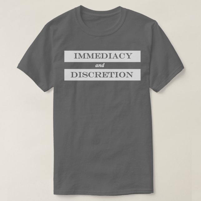 Camiseta urgência e discrição (Frente do Design)