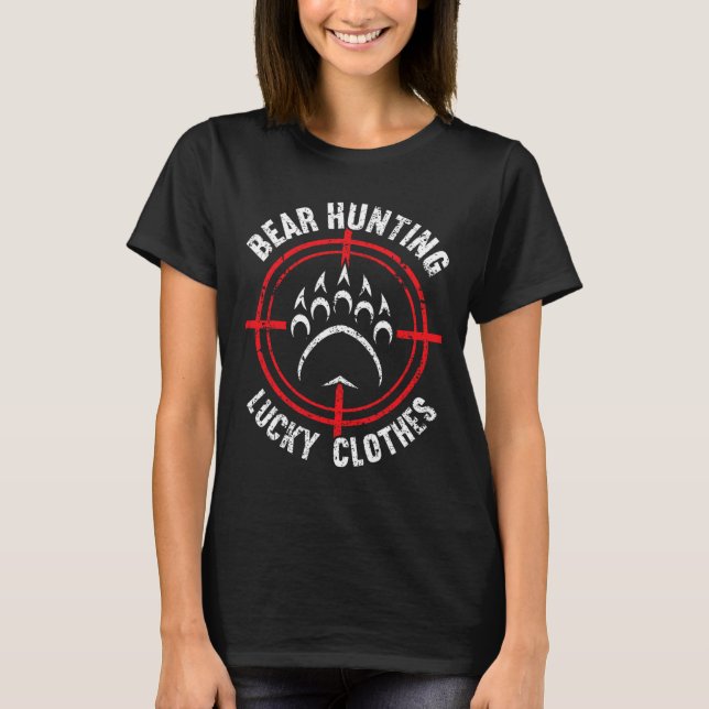 Camiseta Urso Caçando Roupas Sortudas Caça Engraçada (Frente)