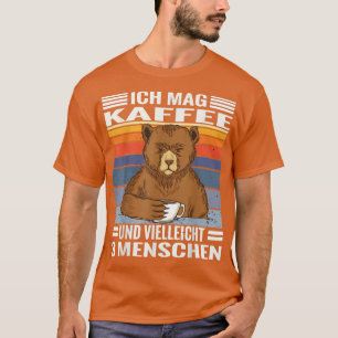 Camiseta Urso café dizendo que gosta de café e 3 pessoas