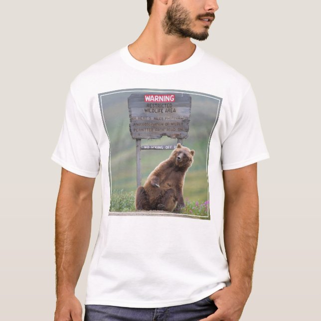 Camiseta Urso Cinzento Brinca Com Placa (Frente)