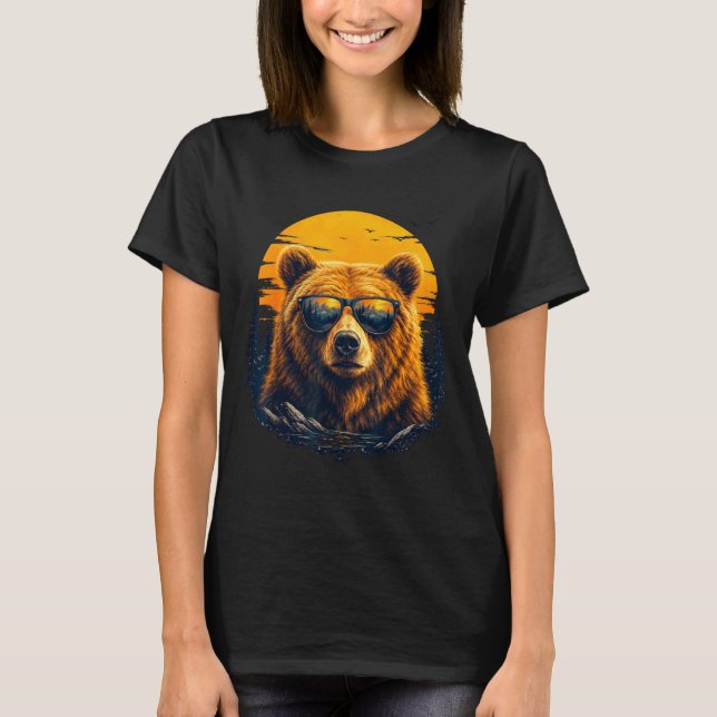 Camiseta Urso de hiking com óculos de sol arte retrô de mon (Frente)