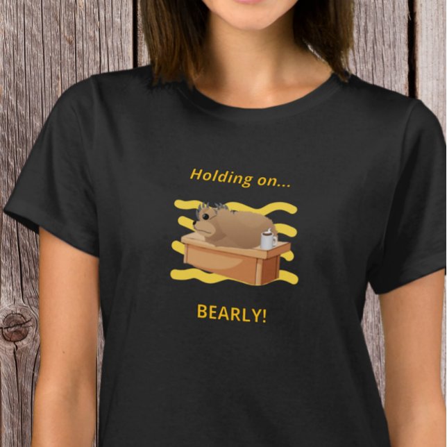 Camiseta Urso Engraçado “Segurando, com Difícil!” Design (Criador carregado)