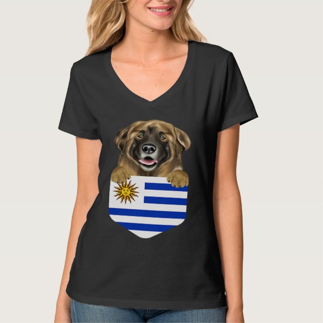 Camiseta Uruguay Flag Leonberger Dog In Pocket (Frente)