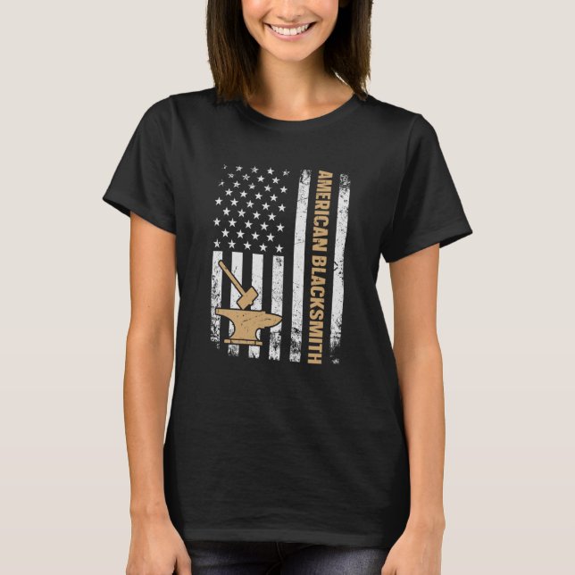 Camiseta US Flag Blacksmithing Anvil & Hammer American Blac (Frente)