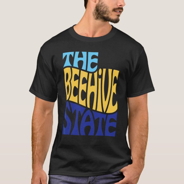 Camiseta Utah Ut Ut State Shape Motto (Frente)