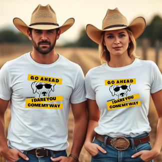 Camiseta Vá em Frente, Eu Desafio Você - Cachorros Mandam U