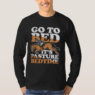 Camiseta Vá para a cama É hora de dormir no pasto para uma