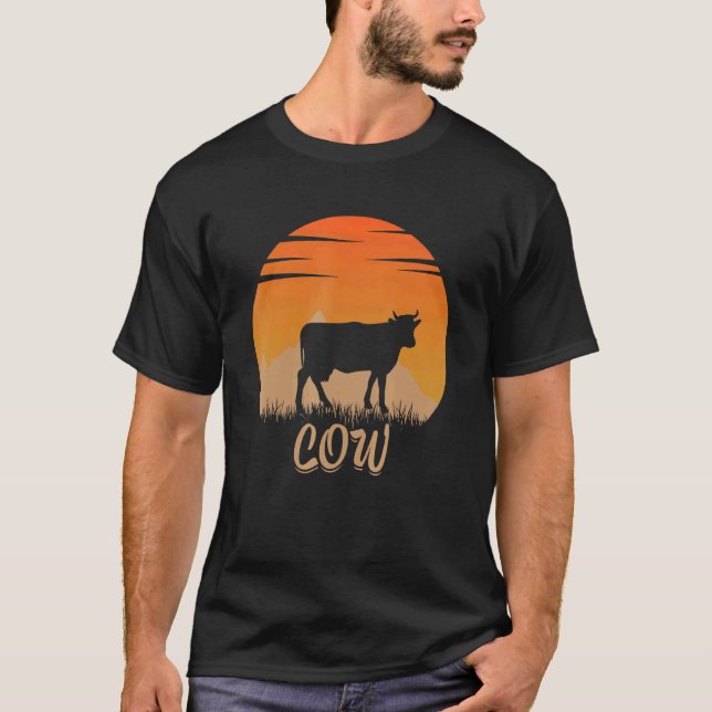 Camiseta Vaca Animal Quente Na Montanha Da Natureza (Frente)