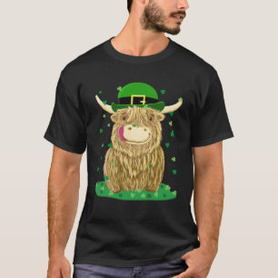 Camiseta Vaca das Terras Altas da Escócia com trevo do dia