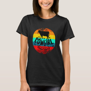 Camiseta Vaca De Cowgirl Com Fundo Sunset, Desi Com Distânc