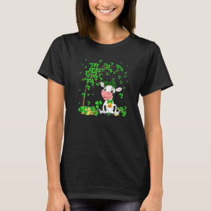 Camiseta Vaca Fofa Segurando Folha de Trevo da Sorte Fazend