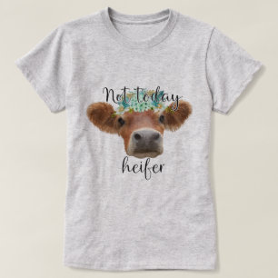 Camiseta Vaca Whimsic com Coroa Floral e Texto Humoroso