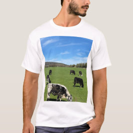 Camiseta Vacas pastando em campo verde